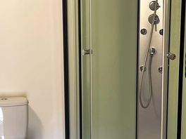 Toilet/shower