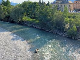 Rivier naast de camping