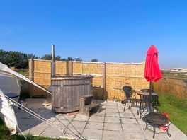 Very large outdoor area to stretch out.