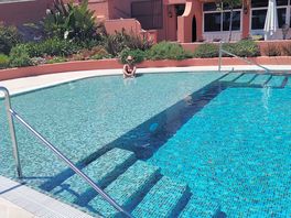 Piscina y terraza muy limpias