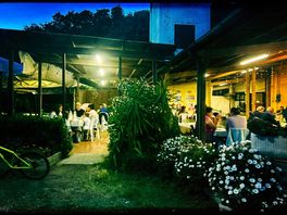 Das restaurant ist manchmal am abend gut besetzt und eine reservation lohnt sich, v.a. um feiertage.