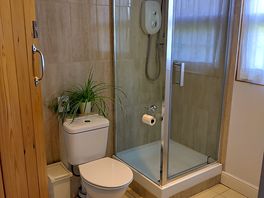 Shower/toilet block