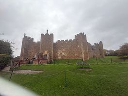 Hour walk to framingham castle