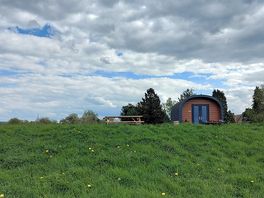 Newton cabin
