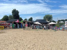 Beach bar.