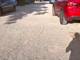 Everyone park outside the parcels