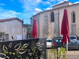 Place de la fontaine , vollore-ville
