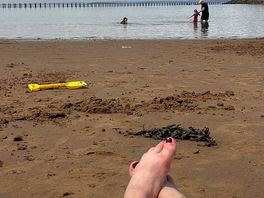 Beach 5 mins away