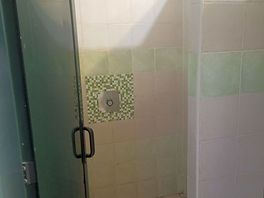 Ladies shower