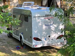 Stellplatz im schatten in der natur