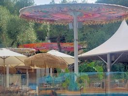 Restaurant and pool