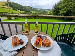 Peaceful dinner enjoing the views from the cabin