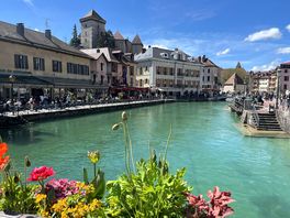 4km into annecy centre.