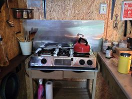 Cooker to make quickly morning coffee.
