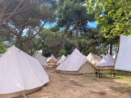 On peut y trouver des tentes