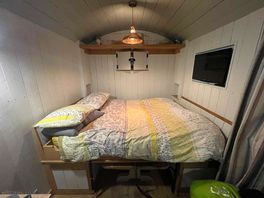 Pull down comfy bed
