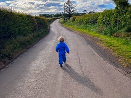 Walk to seahouses from the site