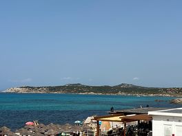 À même pas 1 km belle plage avec restauration et belle vue