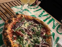 Pizzería dentro del camping.. está buenísima