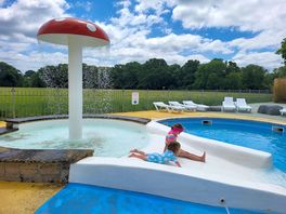 Outdoor swimming pool, kids splash pool overlooking fields