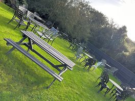 Additional table/chairs