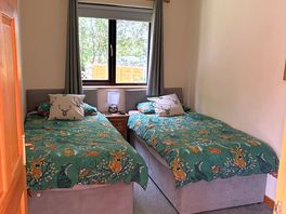 The single bed room.