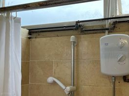 Ladies shower