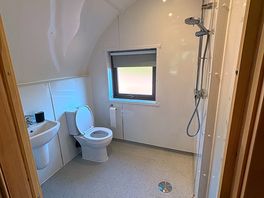 Wetroom- towels provided