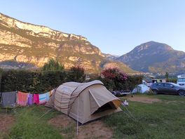 Emplacement avec herbe