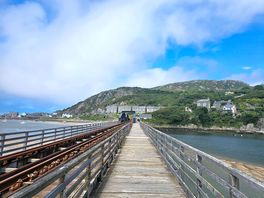 Footbridge to/from barmouth to morfa mawddach train station