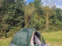 Set up a tent very easy, spacious area