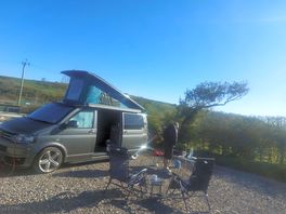 Cooking breakfast enjoying the peaceful location 😎👌