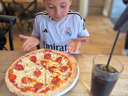 Food was yumie. pizza oven on a wednesday evening.