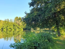 Au bord de l'eau, à 2 min à pieds du camping !