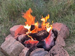 Great campfire good value for money the wood and rocks!