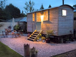 The hut at night