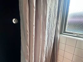 Men’s shower