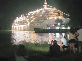 Auslaufendes schiff.
