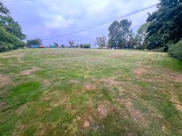 Nice open camp field. it filled over the bank holiday weekend, but still felt very spacious
