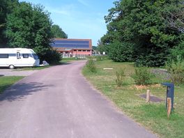 Road to pool