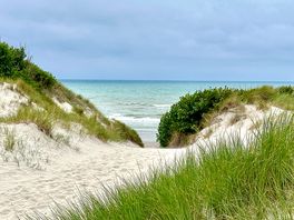 Einmal durch die dünen und man ist am strand