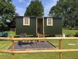 Paddock-view hut