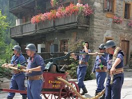 Firemen on the hooch