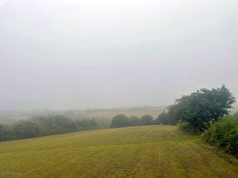 Such lovely open spaces and secluded pitches. we had the field to ourselves