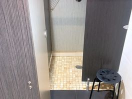 Shower cubicule