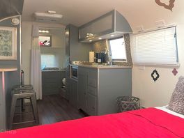 Vintage Airstream Queen