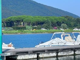Large lake/estuary