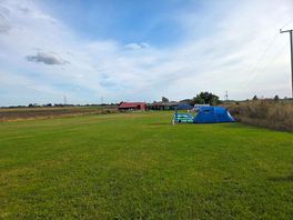 Large grass area to choose pitch
