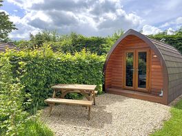 Cosy glamping pod