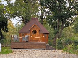 Quaint little glamping pod